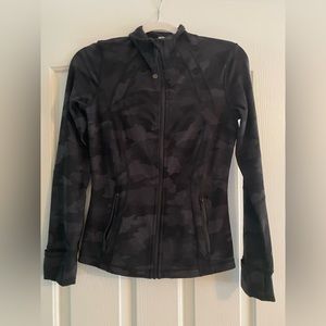 SIZE 6 LULULEMON CAMO DEFINE JACKET ||| WORN 2X PERFECT CONDITION